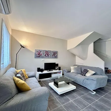 Maison Moderne 4 Pièces Climatisée, Proche Plage, Avec Jardin, Terrasse Couverte Et Parkings Sécurisés - Fr-1-226-279 *