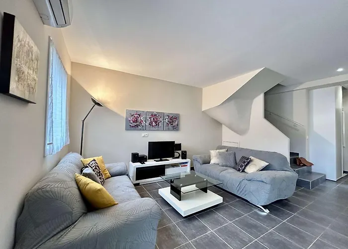 Maison Moderne 4 Pieces Climatisee, Proche Plage, Avec Jardin, Terrasse Couverte Et Parkings Securises - Fr-1-226-279 *