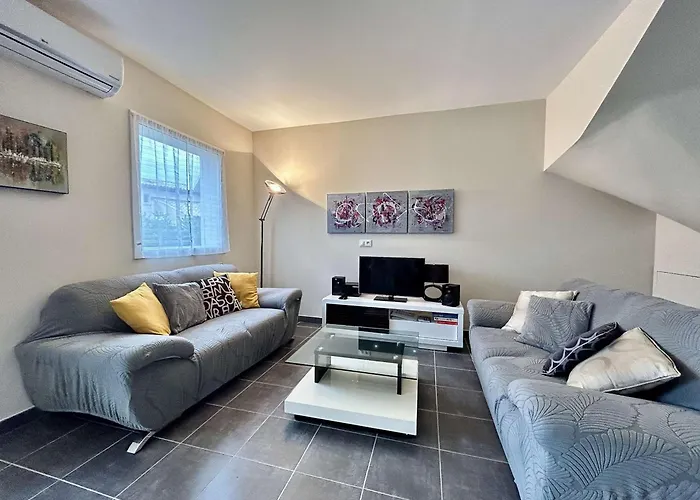 Maison Moderne 4 Pièces Climatisée, Proche Plage, Avec Jardin, Terrasse Couverte Et Parkings Sécurisés - Fr-1-226-279