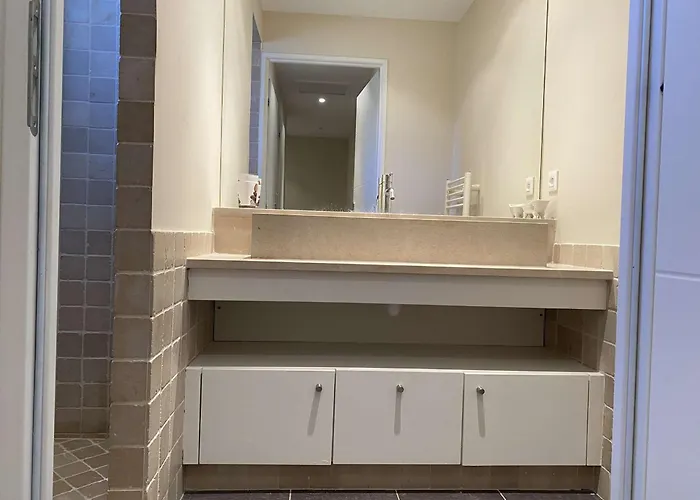 Maison Moderne 4 Pièces Climatisée, Proche Plage, Avec Jardin, Terrasse Couverte Et Parkings Sécurisés - Fr-1-226-279 *